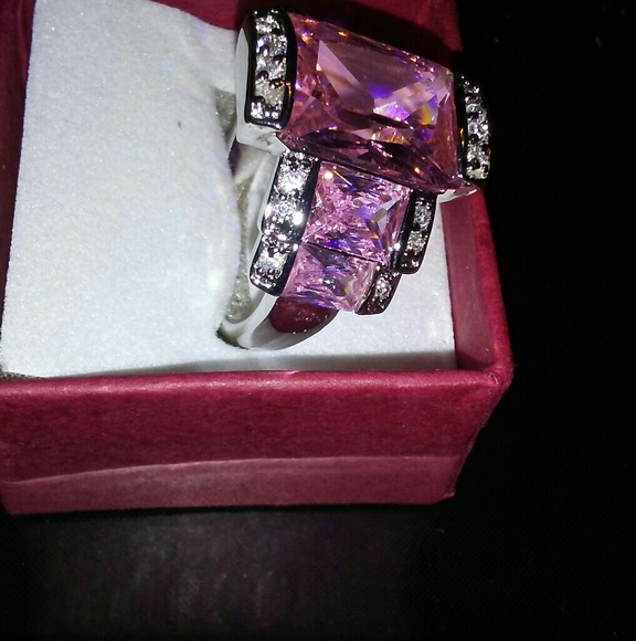 Pink ice ring - Picture 2 of 4